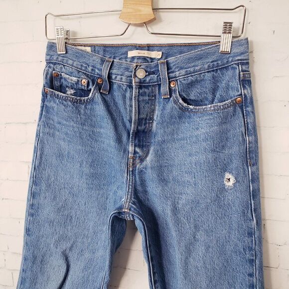 Levis Wedgie Jeans Size 27 100% Cotton Rigid Denim Distressed Medium Blue Wash - Picture 2 of 11
